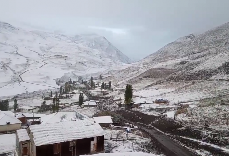 阿塞拜疆迎来今年第一场降雪