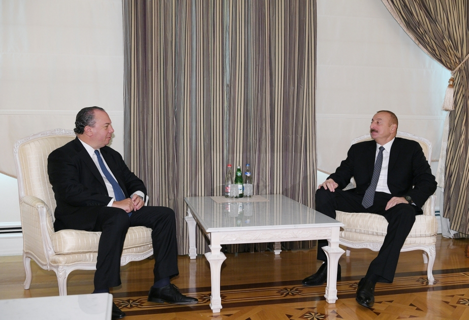 Präsident Ilham Aliyev empfängt Präsident der US-amerikanischen Stiftung für ethnische Verständigung VIDEO