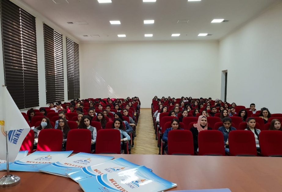 Kollec tələbələri Cümhuriyyət dövründə milli poçt və rabitənin təşkili barədə məlumatlandırılıb