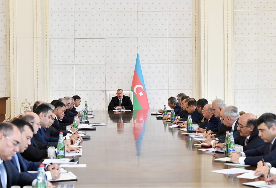 Prezident İlham Əliyevin sədrliyi ilə Nazirlər Kabinetinin 2018-ci ilin doqquz ayının sosial-iqtisadi inkişafının yekunlarına və qarşıda duran vəzifələrə həsr olunan iclası keçirilib  YENİLƏNİB VİDEO