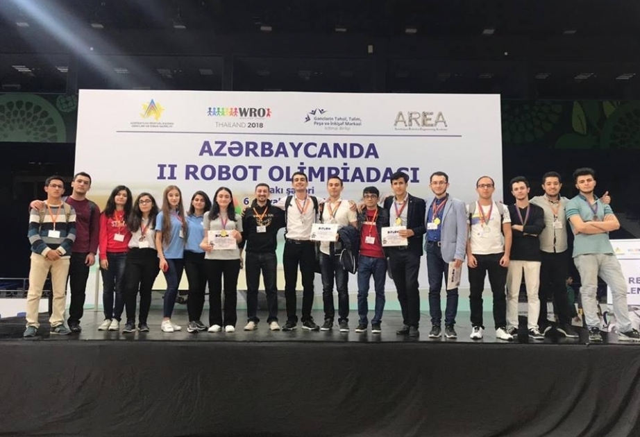 Студенты Бакинской высшей школы нефти завоевали первые три места на олимпиаде роботов