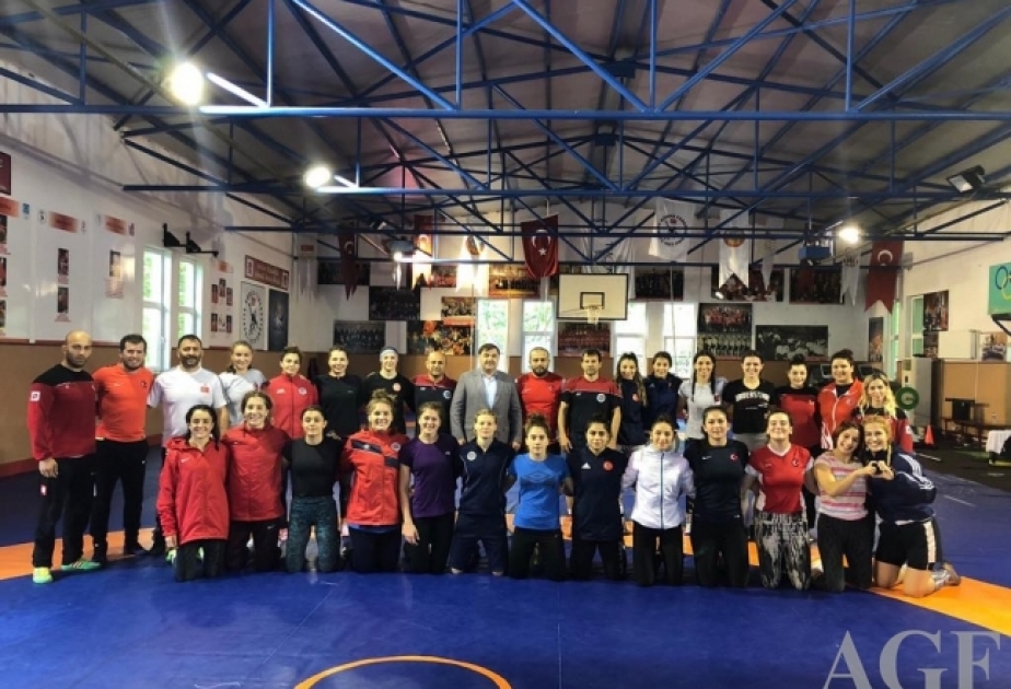 Женская сборная Азербайджана по борьбе ведет подготовку к чемпионату мира в Турции