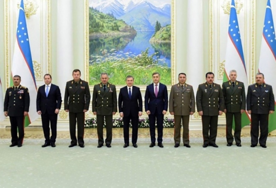Le président ouzbek a reçu les ministres de la Défense de la CEI