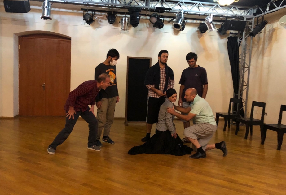 “YUĞ” Teatrı mövsümün ilk premyerasını təqdim edib