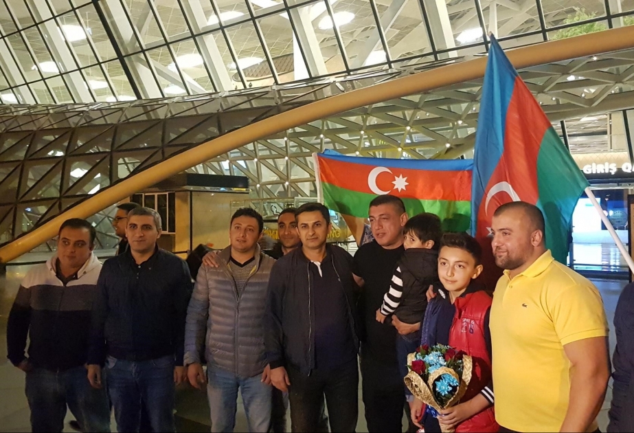 Dünya çempionatında uğurla çıxış edən veteran pauerliftinqçilərimiz Vətənə qayıdıblar VİDEO