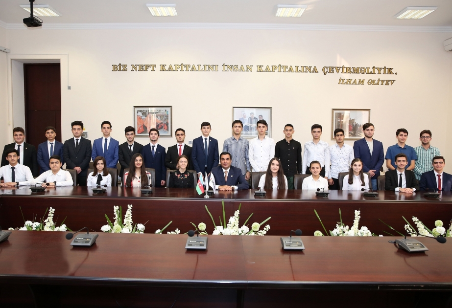 В Бакинской высшей школе нефти состоялась встреча с президентскими стипендиатами
