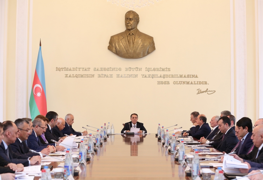 Sitzung des Ministerkabinetts unter Vorsitz Premierminister Novruz Mammadov