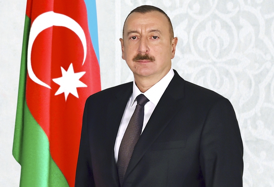 Azərbaycan Prezidenti dəniz nəqliyyatı işçilərini təltif edib