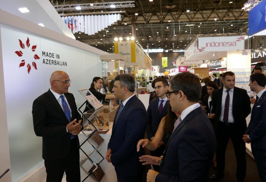 Paris : le ministre azerbaïdjanais de l’Agriculture visite le pavillon « Made in Azerbaijan » au SIAL Paris