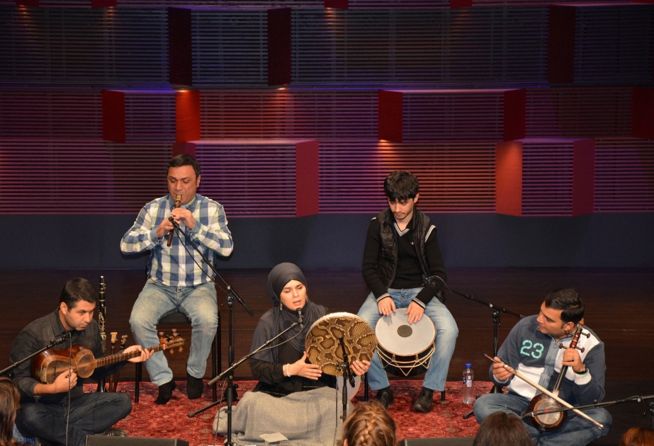 Azərbaycanın Əməkdar artisti isveçli tələbələrə ustad dərsi keçib