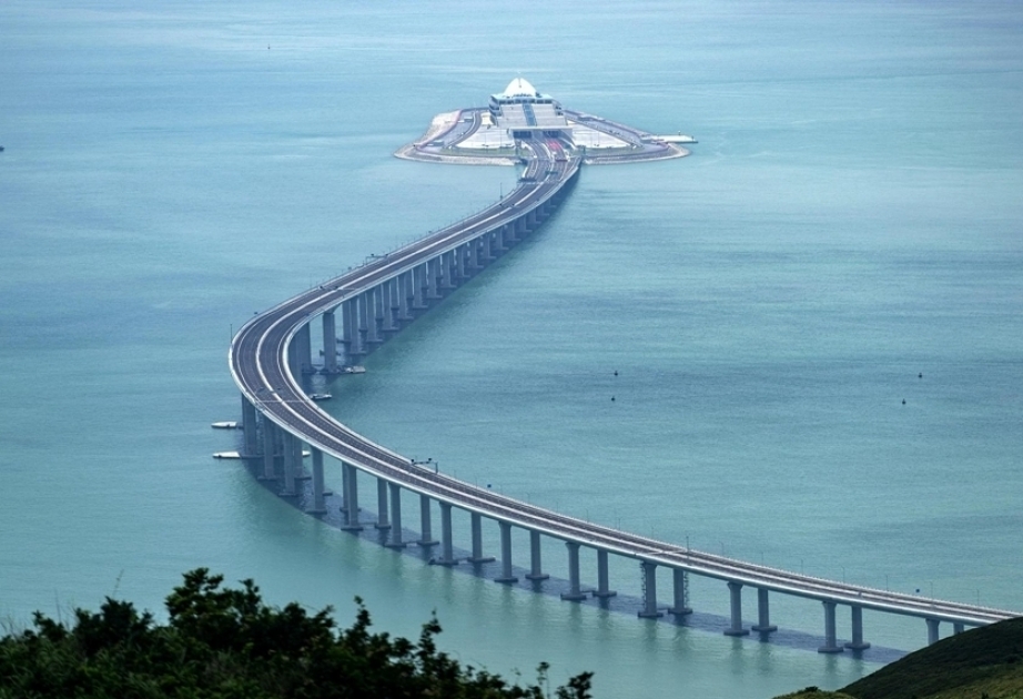 世界最长跨海大桥正式开通