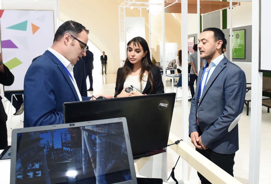 Humanitar Forum çərçivəsində Heydər Əliyev Mərkəzində innovativ məhsul və xidmətlər, startapçıların uğurlu tətbiqləri nümayiş olunur