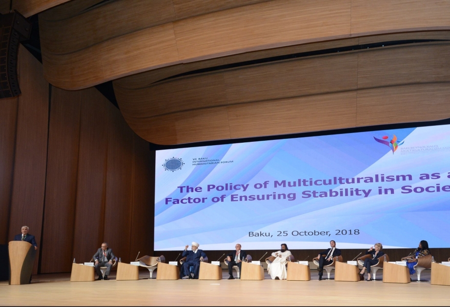 Forumun işçi sessiyasında “Multikulturalizm siyasəti cəmiyyətdə sabitliyin təminatı amili kimi” mövzusu müzakirə olunub VİDEO