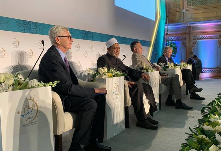 Nizami Gəncəvi Beynəlxalq Mərkəzi Qahirədə beynəlxalq elmi konfrans keçirib