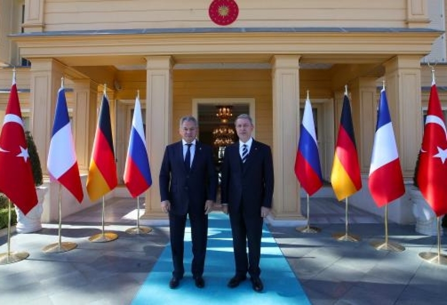 Türkischer Verteidigungsminister Hulusi Akar trifft seinem russischen Amtskollegen