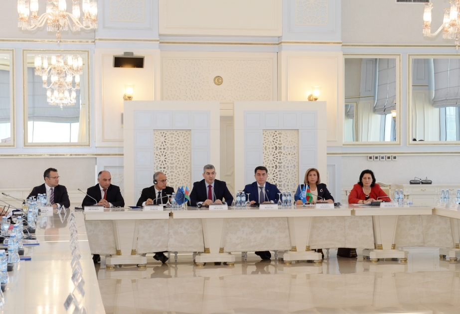 Milli Məclisdə insan alverinə və qaçaqmalçılığa qarşı mübarizəyə həsr olunan konfrans keçirilib YENİLƏNİB