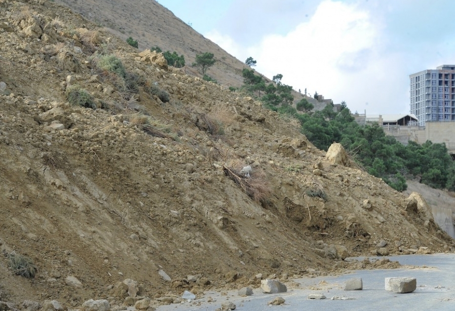 Штаб Минэкологии: В верхней части оползневого участка в Бадамдаре зафиксирован отрыв земельного пласта