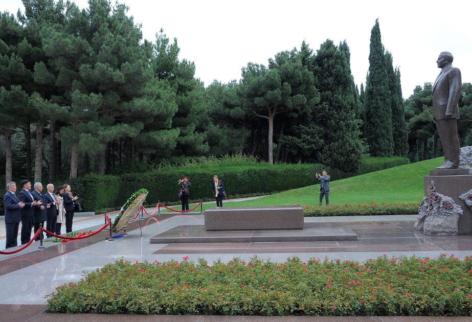 TURKPA delegation pays respect to national leader Heydar Aliyev and Azerbaijani martyrs