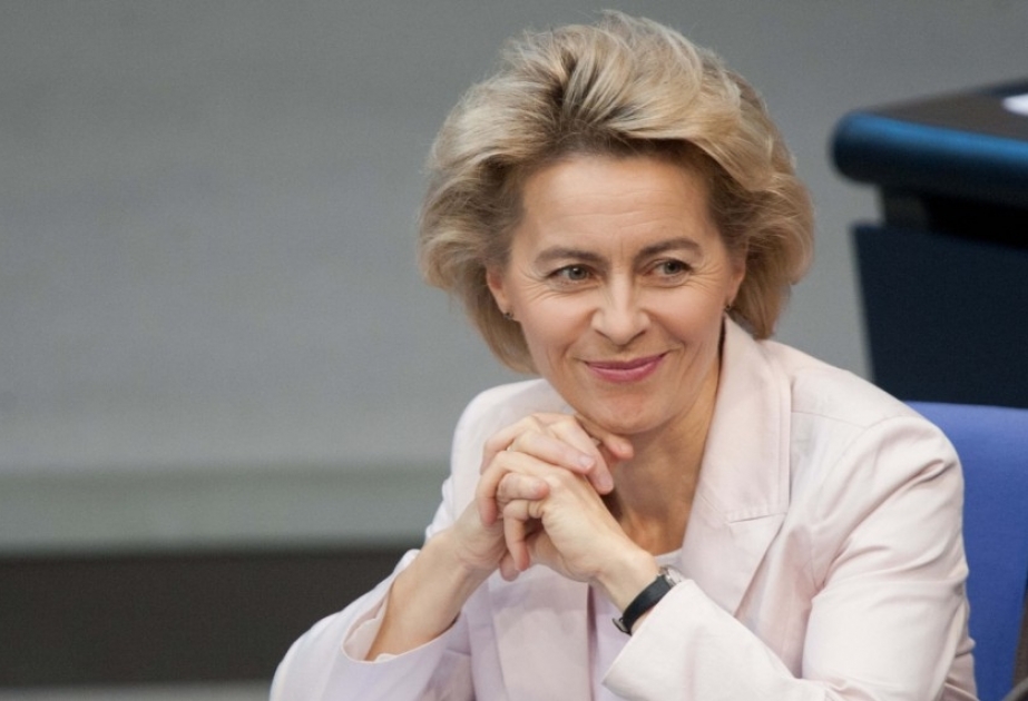 Женщина-министр обороны лично наблюдает за маневрами НАТО