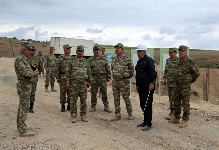 Müdafiə naziri tikilməkdə olan bir sıra hərbi obyektlərə baxış keçirib