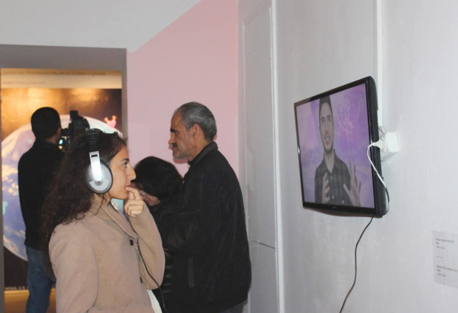 “ARTIM” Layihə Məkanında “Çəhrayı gələcəyin utancaq oğlanı” adlı sərgi açılıb
