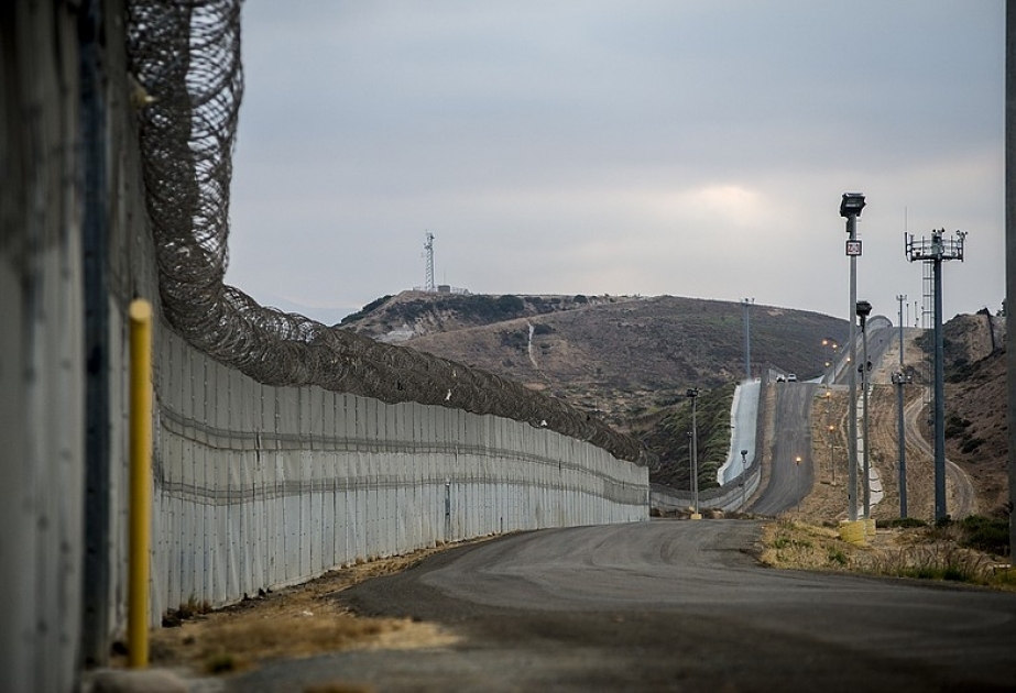Строительство стены на американо-мексиканской границе начнется в феврале следующего года