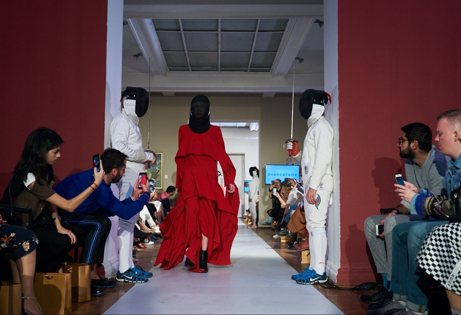 Qılıncoynadanlarımız Bakıda keçirilən moda sərgisində iştirak ediblər
