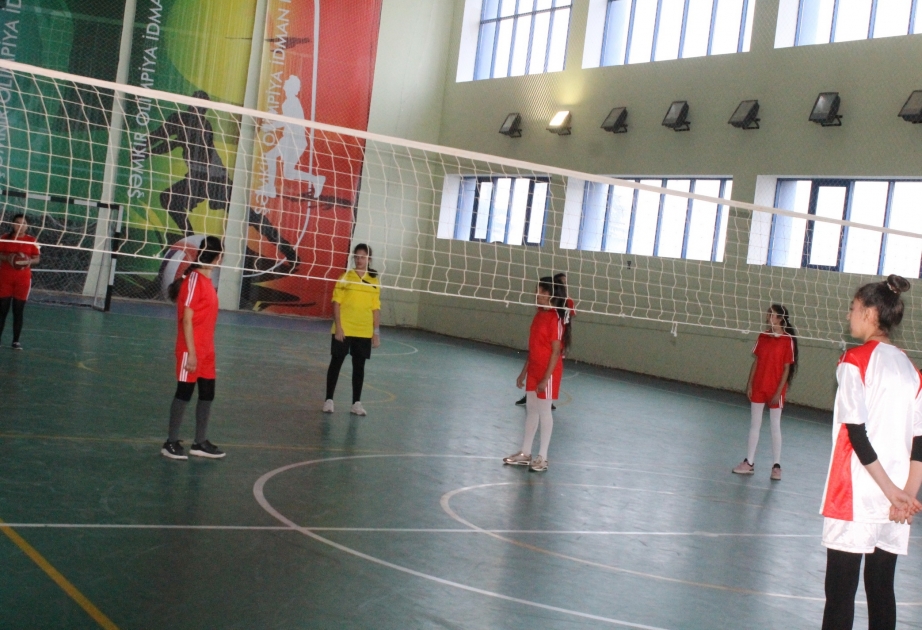 Şəmkirdə keçirilmiş voleybol üzrə rayon birinciliyində 220-dən çox məktəbli gücünü sınayıb