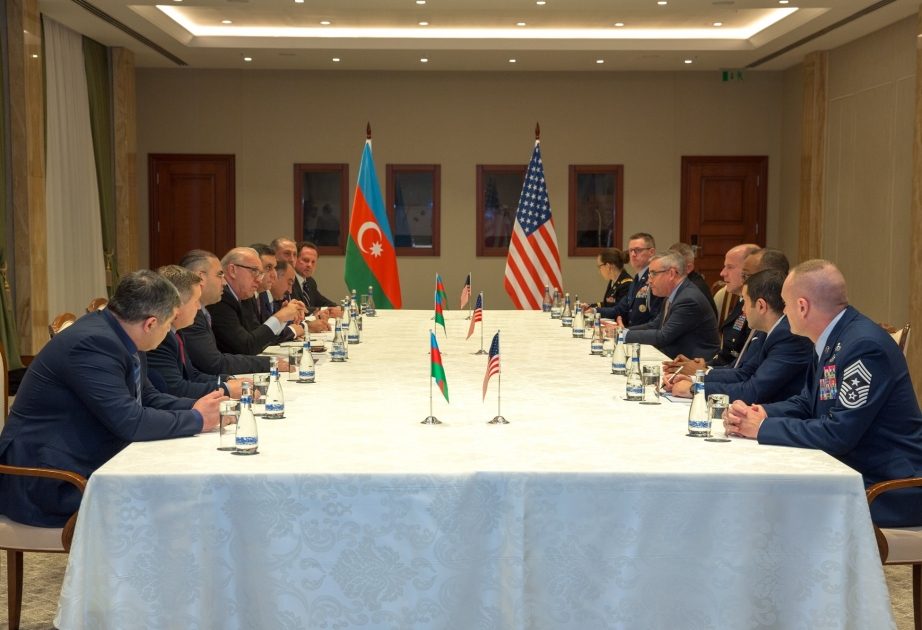 Президент AZAL встретился с командующим Транспортного командования США