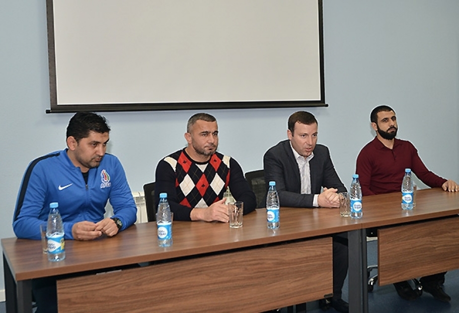 AFFA-nın baş katibi 19 yaşadək futbolçulardan ibarət millimizin üzvləri ilə görüşüb