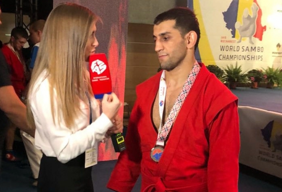 阿塞拜疆运动员在桑博世锦赛上斩获银牌