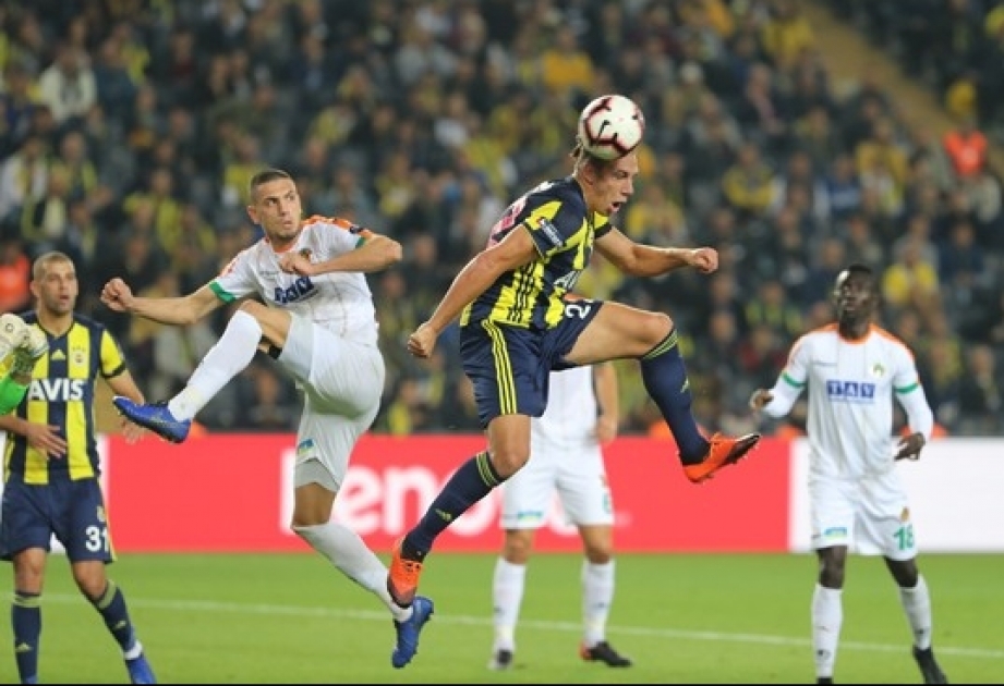 “Fənərbağça” bu mövsüm Türkiyə çempionatında oynadığı altı matçdan sonra qalib gəlib