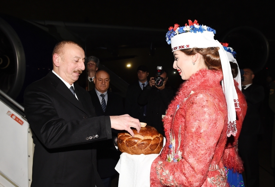 Aserbaidschans Präsident Ilham Aliyev zu Staatsbesuch in Belarus eingetroffen VIDEO