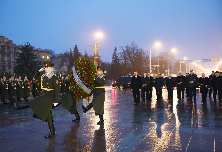 Präsident von Aserbaidschan Ilham Aliyev besucht "Siegesplatz" in Minsk VIDEO