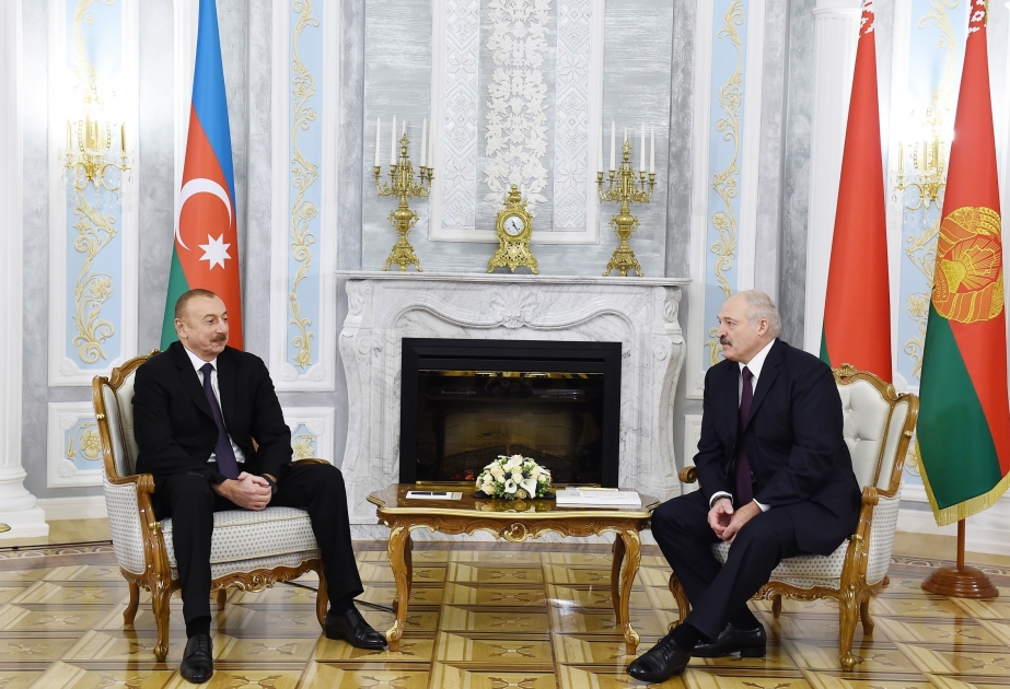 Staatpräsident Ilham Aliyev und Präsident Alexander Lukaschenko treffen sich unter vier Augen VIDEO