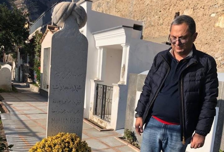 Azərbaycanın nümayəndə heyəti Məhəmməd Əsəd bəyin məzarını ziyarət edib