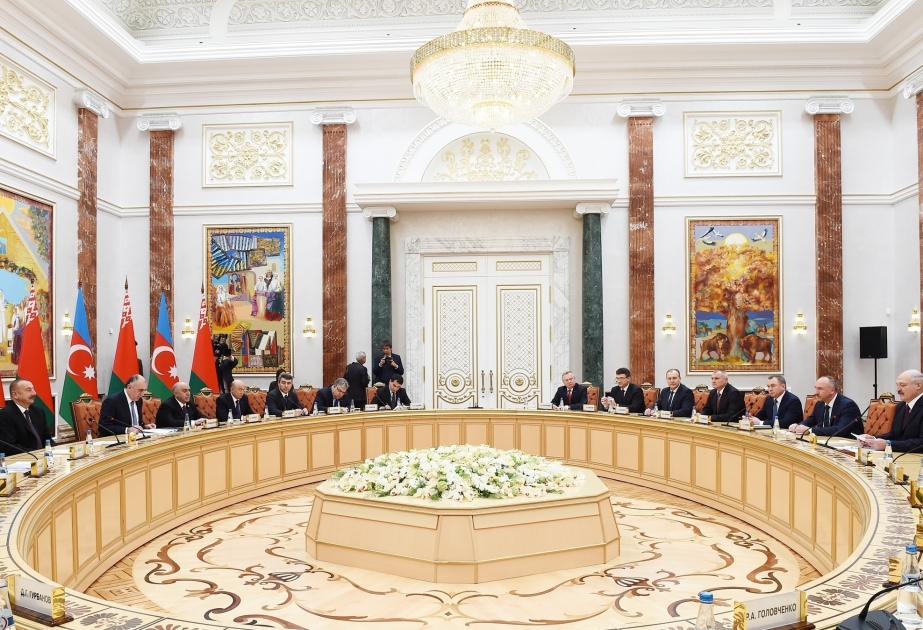 Staatpräsident Ilham Aliyev und Präsident Alexander Lukaschenko treffen sich in erweitertem Kreis VIDEO