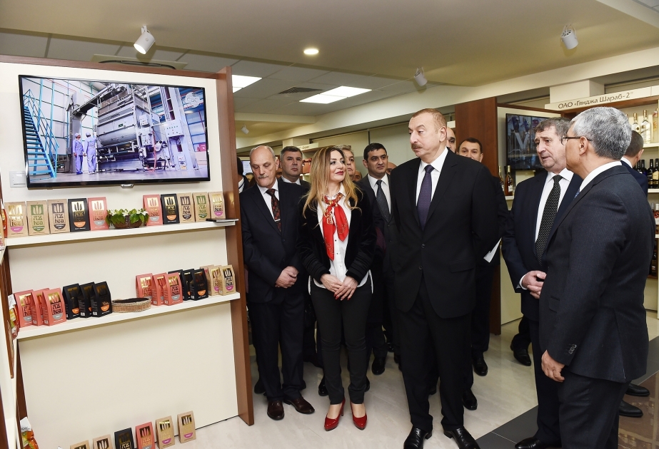 الرئيس إلهام علييف يتفقد دار التجارة الأذربيجانية في منسك – إضافة