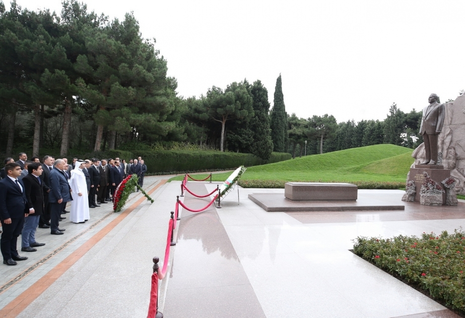 Visite des allées d’Honneur et des Martyrs à Bakou