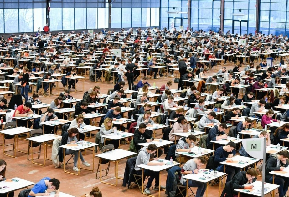 Fransa hökuməti xarici tələbələr üçün təhsil haqqını artırıb