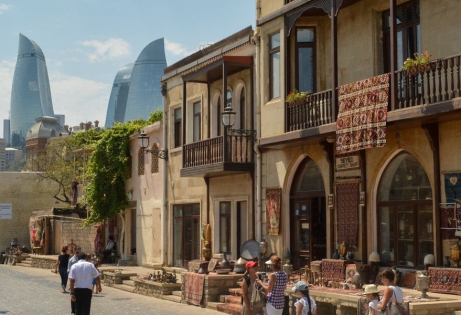 Bu il Azərbaycana 2,4 milyondan çox əcnəbi və vətəndaşlığı olmayan şəxs gəlib