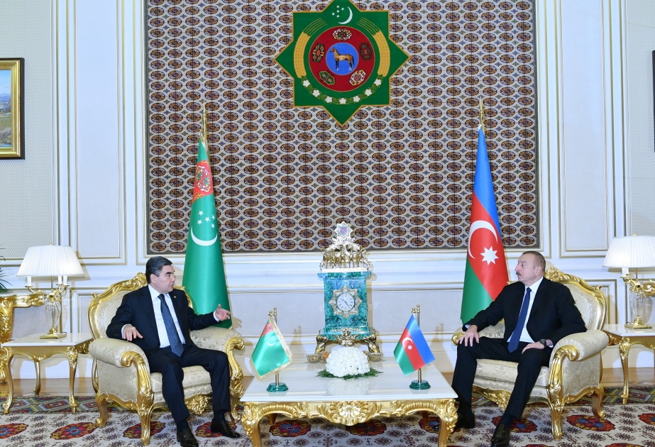 Staatpräsident Ilham Aliyev und Präsident Gurbanguly Berdimuhamedow treffen sich unter vier Augen VIDEO