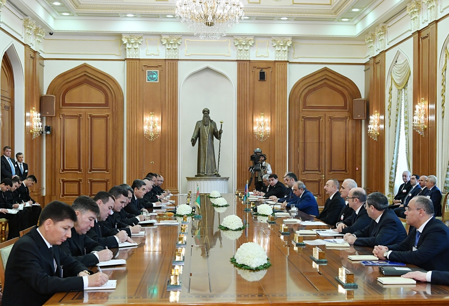 Azerbaijani, Turkmen presidents held expanded meeting VIDEO