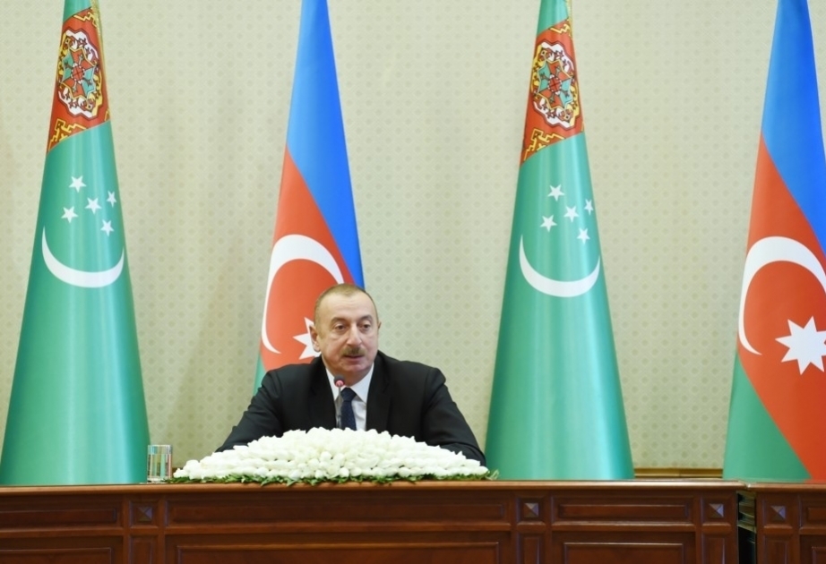 الرئيس إلهام علييف: أذربيجان تعرض فرص عبور لاحتياطات الطاقة التركمانستانية