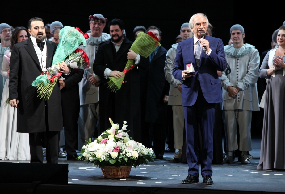 Rusiya Böyük Teatrının solisti Elçin Əzizova “Xalq artisti” fəxri adının vəsiqəsi və döş nişanı təqdim edilib VİDEO