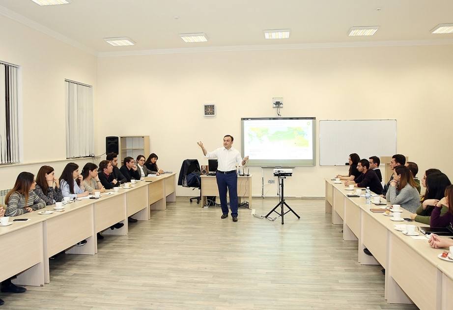 Вице-президент BP провел мастер-класс для студентов MBA в Бакинской высшей школе нефти