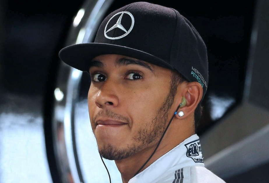 Hamilton hit with reprimand after pitlane entry mishap
