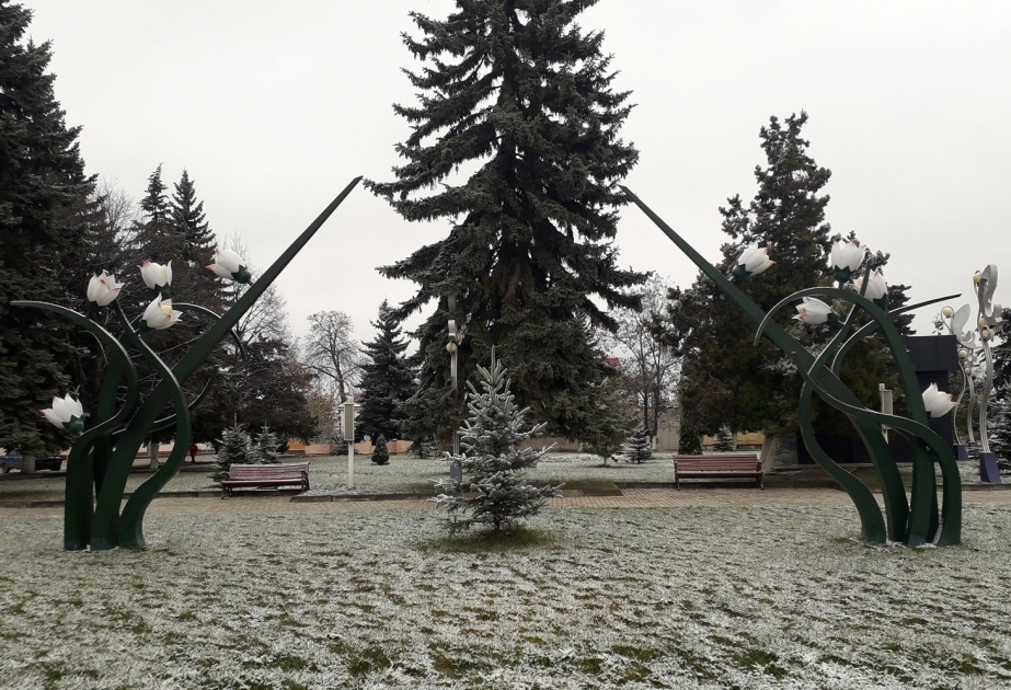 November-Schnee in Regionen Guba, Gusar und Khizi