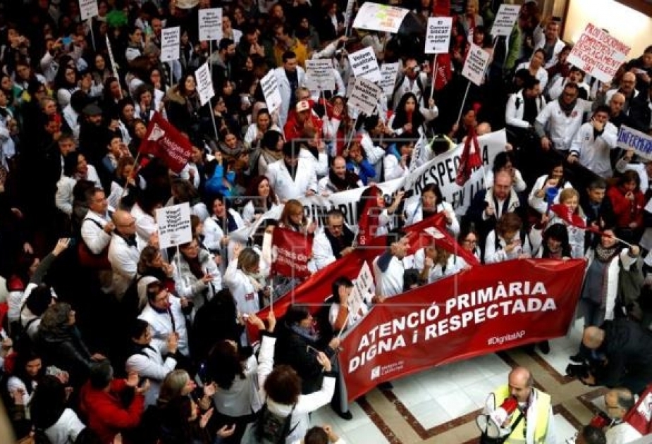 В Барселоне бастуют сотни врачей