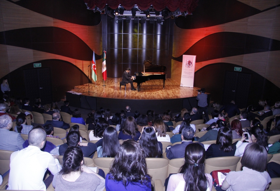 Meksikalı ifaçı Bakıda konsert proqramı ilə çıxış edib